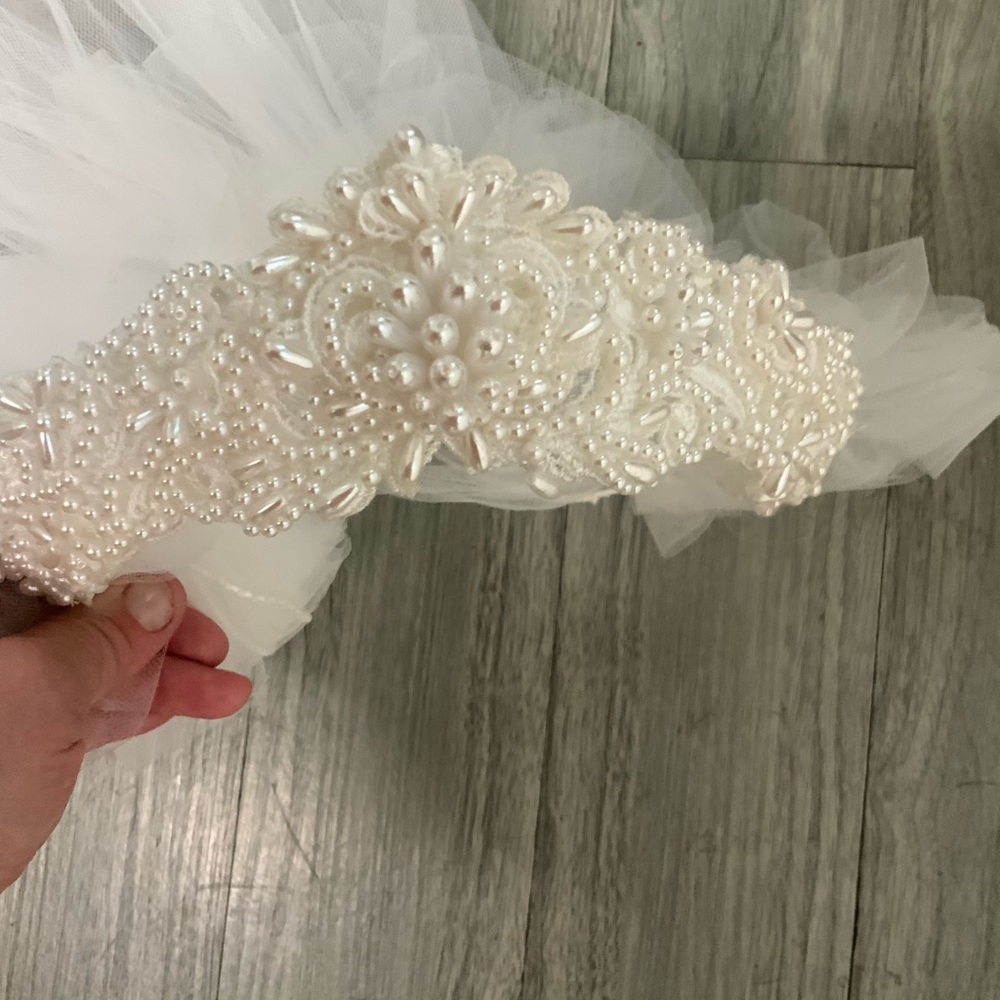 Elegant Pearl Beaded Wedding Veil